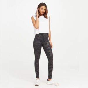 SPANX Black and Gray Leggings Form-Fitting Stretchy Design